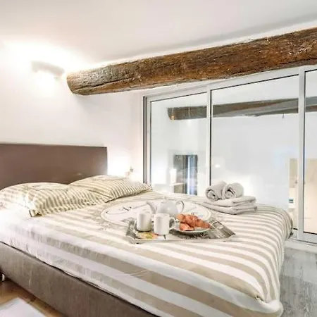 Quai Apartment Homestay Nice