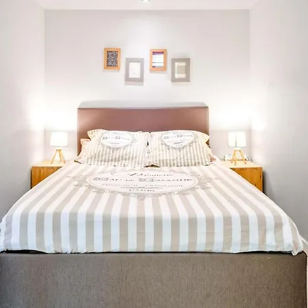 Quai Apartment Homestay *