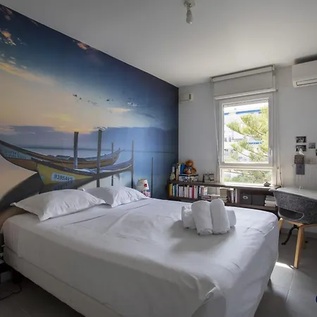 Appartement Air-conditioned Near Libération District *