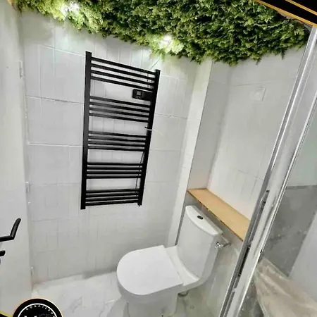 Beautiful Apartment Near City Center! * Nice