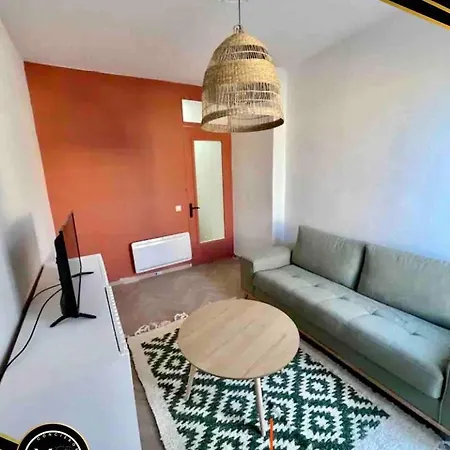 Beautiful Apartment Near City Center!