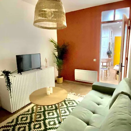 Beautiful Apartment Near City Center! Apartment
