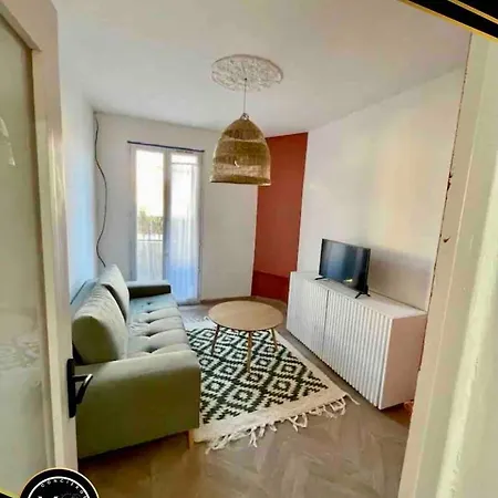 Beautiful Apartment Near City Center! *