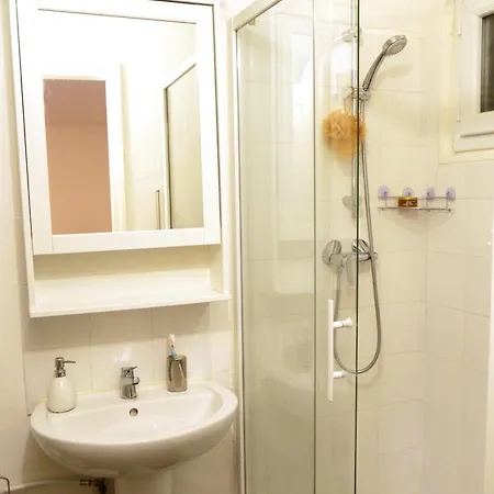 A Nice, Beau Quartier Mont Boron Apartment Nice