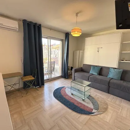 Cozy With Balcony Close To Garibaldi Apartment Nice