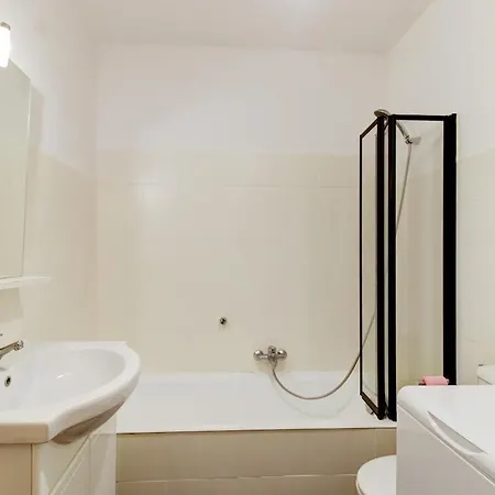 Apartment Cozy With Balcony Close To Garibaldi