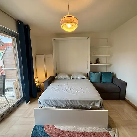 Cozy With Balcony Close To Garibaldi Apartment Nice