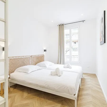 Large & Confort 2 Bdr Renovated Appartement *