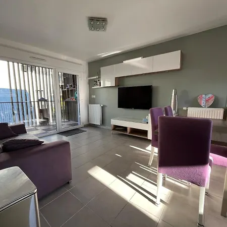 3 Pièces Au Pied De La Promenade Du Paillon Appartement Nice