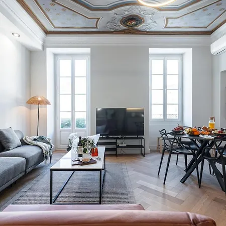 Apartment My Casa - Philibert - Traditional With Historical Fresc