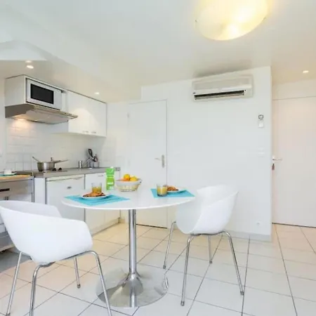 My Casa - Port 1 - Spacious And W Ac On The Port Apartment