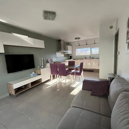 Appartement 3 Pièces Au Pied De La Promenade Du Paillon *