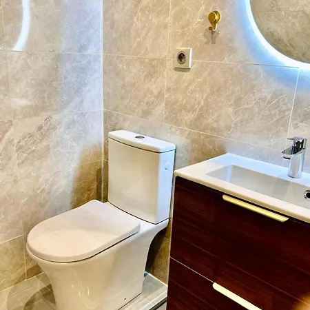 Old Town Vibes - 5min To Sea - Ac Apartment