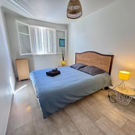 Apartment Spacious 2 Bedrooms With Parking To Port Of *