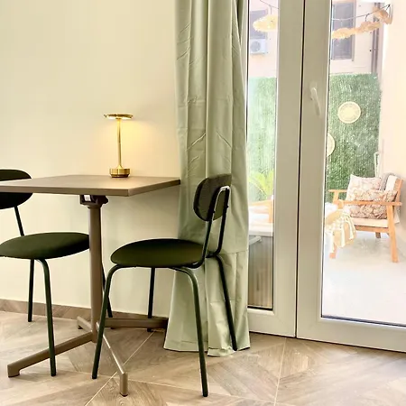 Le Petit - 4 Studios, 2 With Private Terrace - Centre Apartment Nice