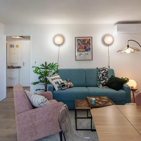 #46 Staywizus - Terrace Ac 4mins Walk Sea Tram T2 Airport Port Apartment