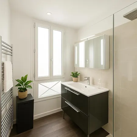Tres Bel Appartement Spacieux Design Plein Centre Nice Climatise - 3 Chambres