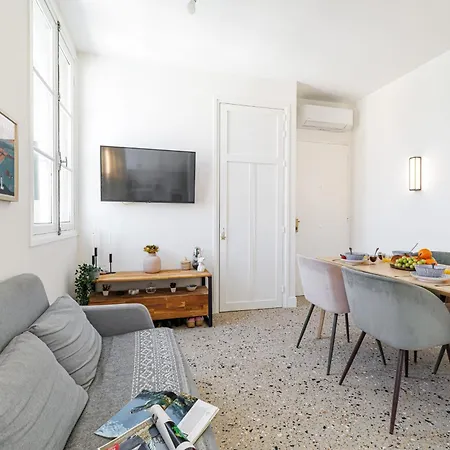 Douane - 2 Bedroom In Front Of The Port Apartment *