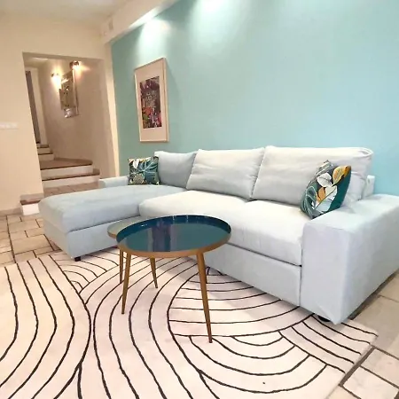 Apartment Proche Du Cours Saleya Et De La Plage, Dans Le Vieux Nice, Spacieux Et Climatise *