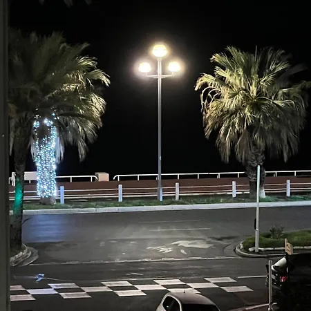 Luxe & Design Vue Sur La Promenade Des Apartment