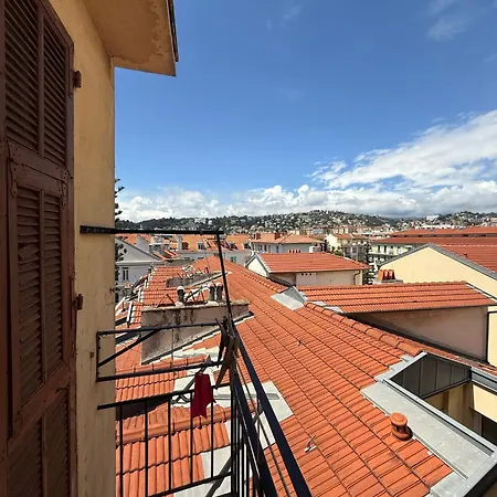 Charming Riviera Top-floor Near The Nice