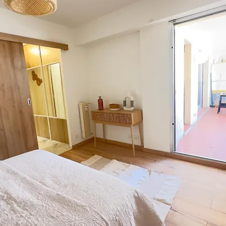 Charming And Spacious Two-room With Terrace
