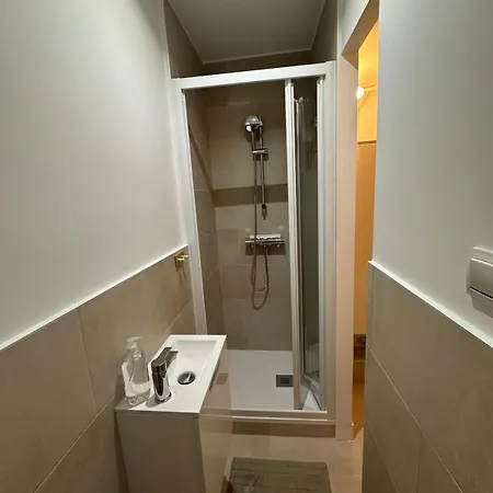 3 Bedroom Center Apartment *