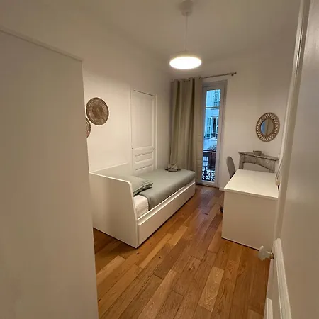 Apartment 3 Bedroom Center Nice