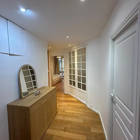 Apartment 3 Bedroom Center *