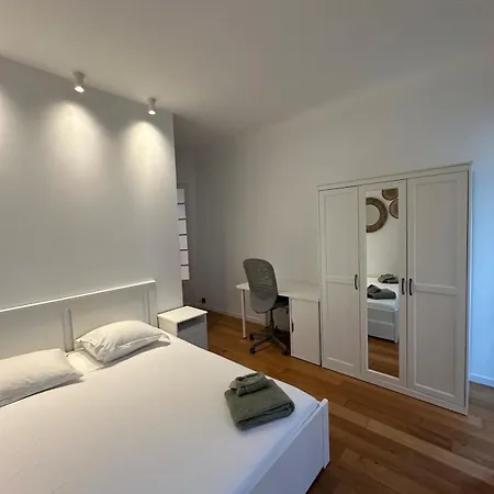 3 Bedroom Center Apartment Nice
