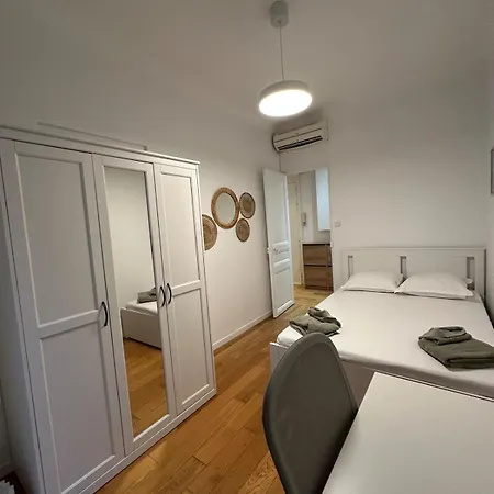 Apartment 3 Bedroom Center Nice