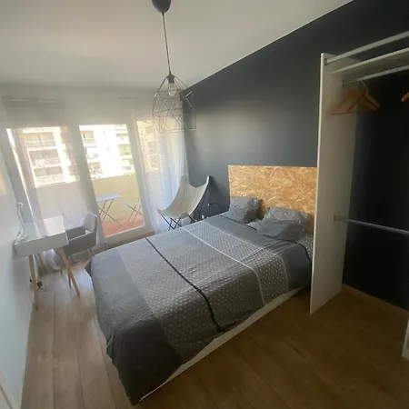 Séjour chez l'habitant De 4 Proche Plage, Tram Et Aeroport Nice