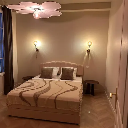 Le Petit Palace Apartment *
