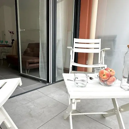 Apartment Port Of - With Balcony Nice