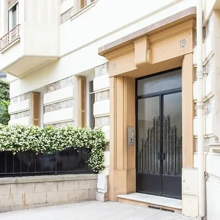 Appartement Avec Terrasse En Plein Cœur De à Deux Pas De La ! *