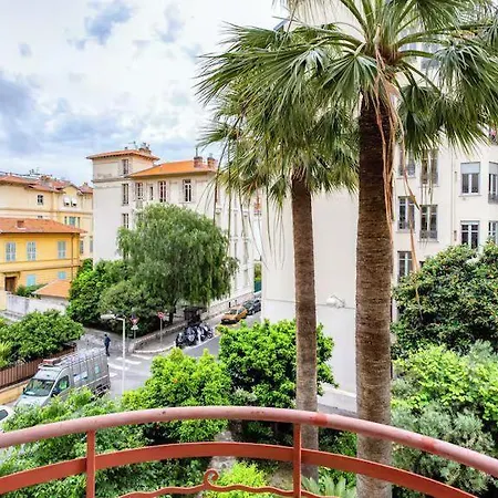 Avec Terrasse En Plein Cœur De à Deux Pas De La ! Appartement *
