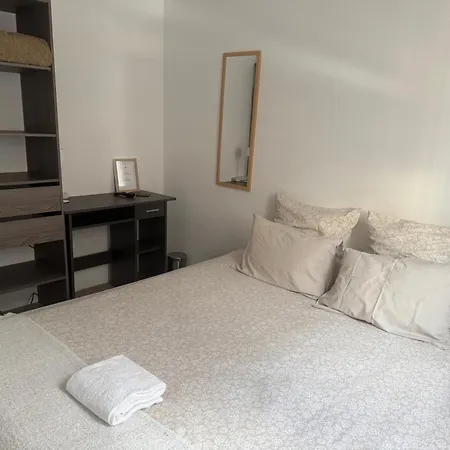 Location In Private Security With Free Parking, 1 Minute From Tramway, 9 Minutes From De Center, Accessible Transports * Nice