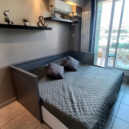 Apartment Charming With Terrace In *