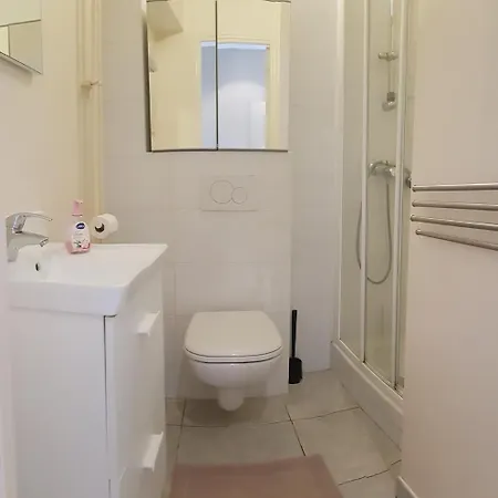 Apartment Charming With Terrace In *