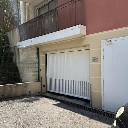 Spacious, Quiet Appartement Nice