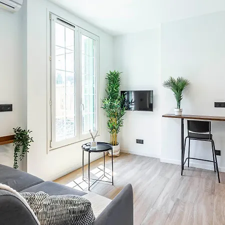 Maska - Avec Terrasse Proche Et Aéroport De Appartement *