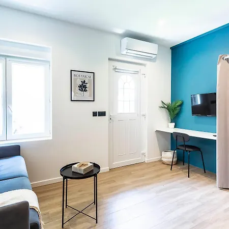 Maska - Avec Terrasse Proche Et Aéroport De Appartement
