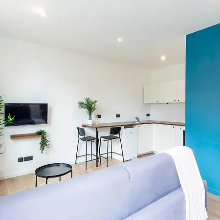 Maska - Avec Terrasse Proche Et Aéroport De Appartement *