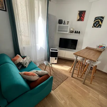 Apartment T2 Centre De Face De La Gare Routiere *