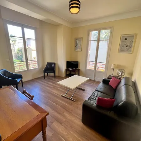 Appartement Avec Terrasse En Plein Cœur De à Deux Pas De La ! *