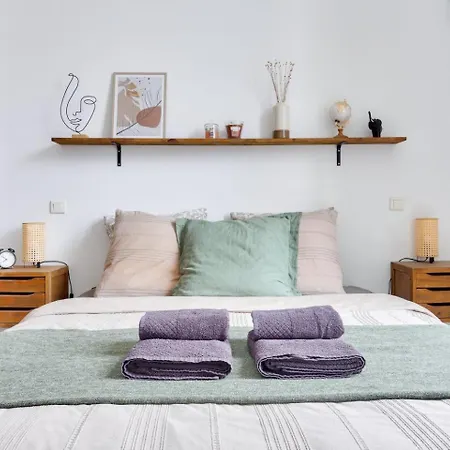Apartment Stunning 2br Flat In The Heart Of *