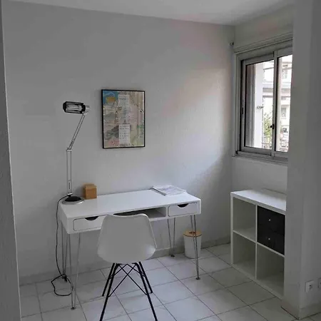 Spacious 2 Bedroom 1 Block From Beaches - And The Tram Appartement