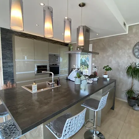 Superb Modern - Sea View Pool Holiday home Nice