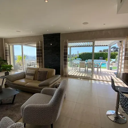 Superb Modern - Sea View Pool Holiday home *