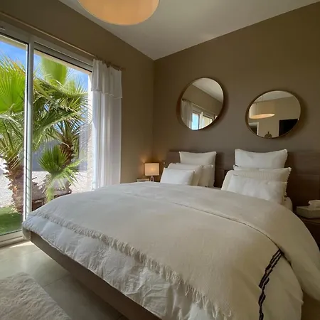 Superb Modern - Sea View Pool Holiday home